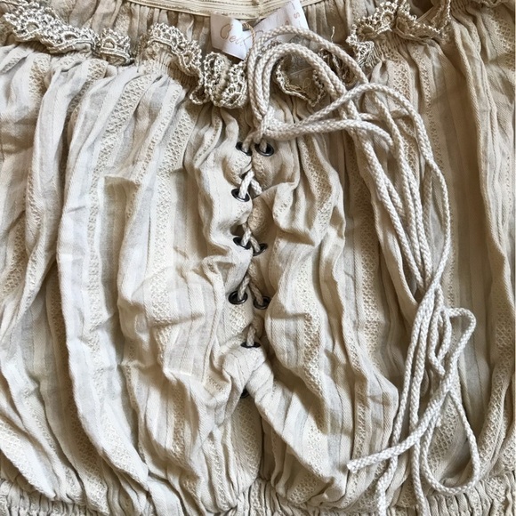 BELLE Pogue tan lace up top with faux leather sleeve cuffs. Size small. - Picture 5 of 12